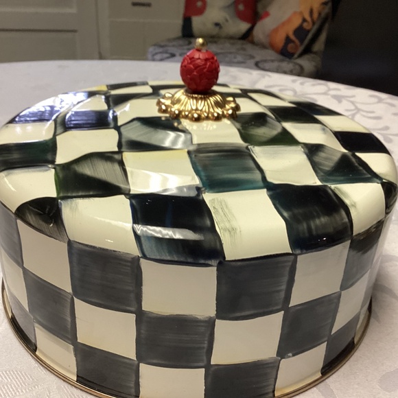 MACKENZIE CHILDS COURTLEY CHECK CAKE CARRIER. FABULOUS !!!♥️🖤♥️🖤♥️🖤 - Picture 5 of 11